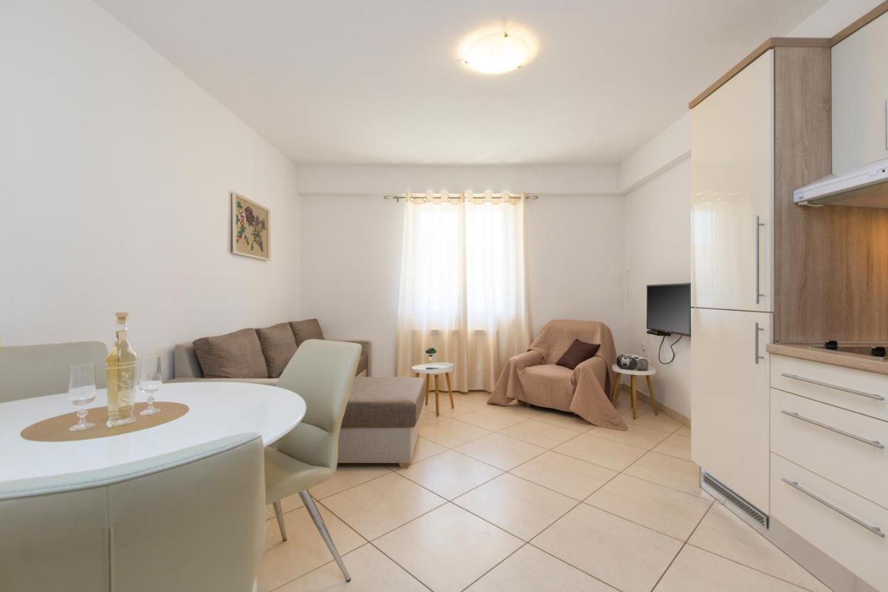Apartmani Xenia & Desiderio Buzet Eksteriør bilde